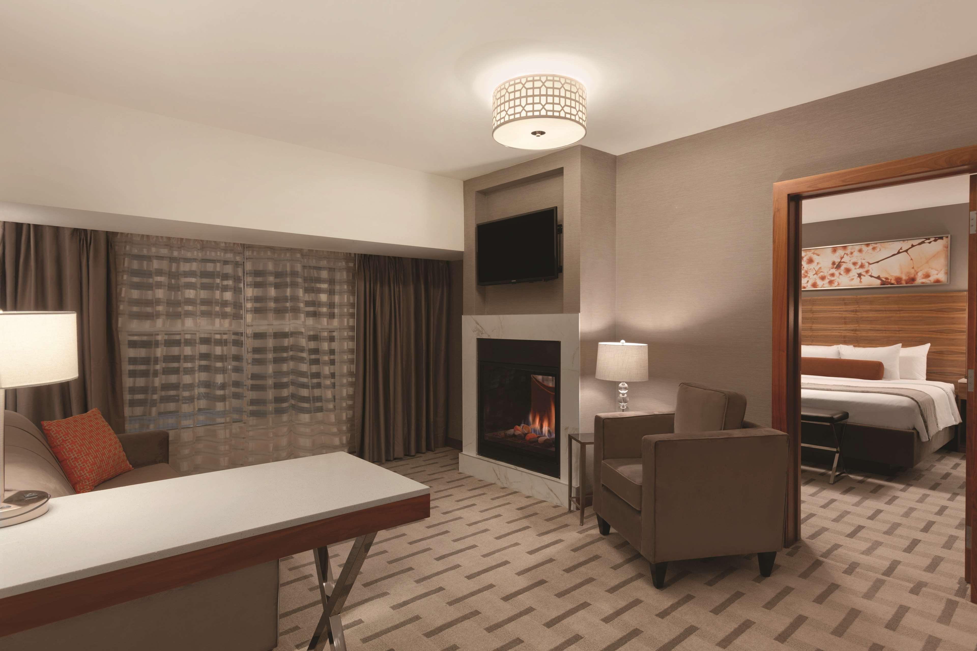 Radisson Hotel & Conference Centre Calgary Airport Esterno foto
