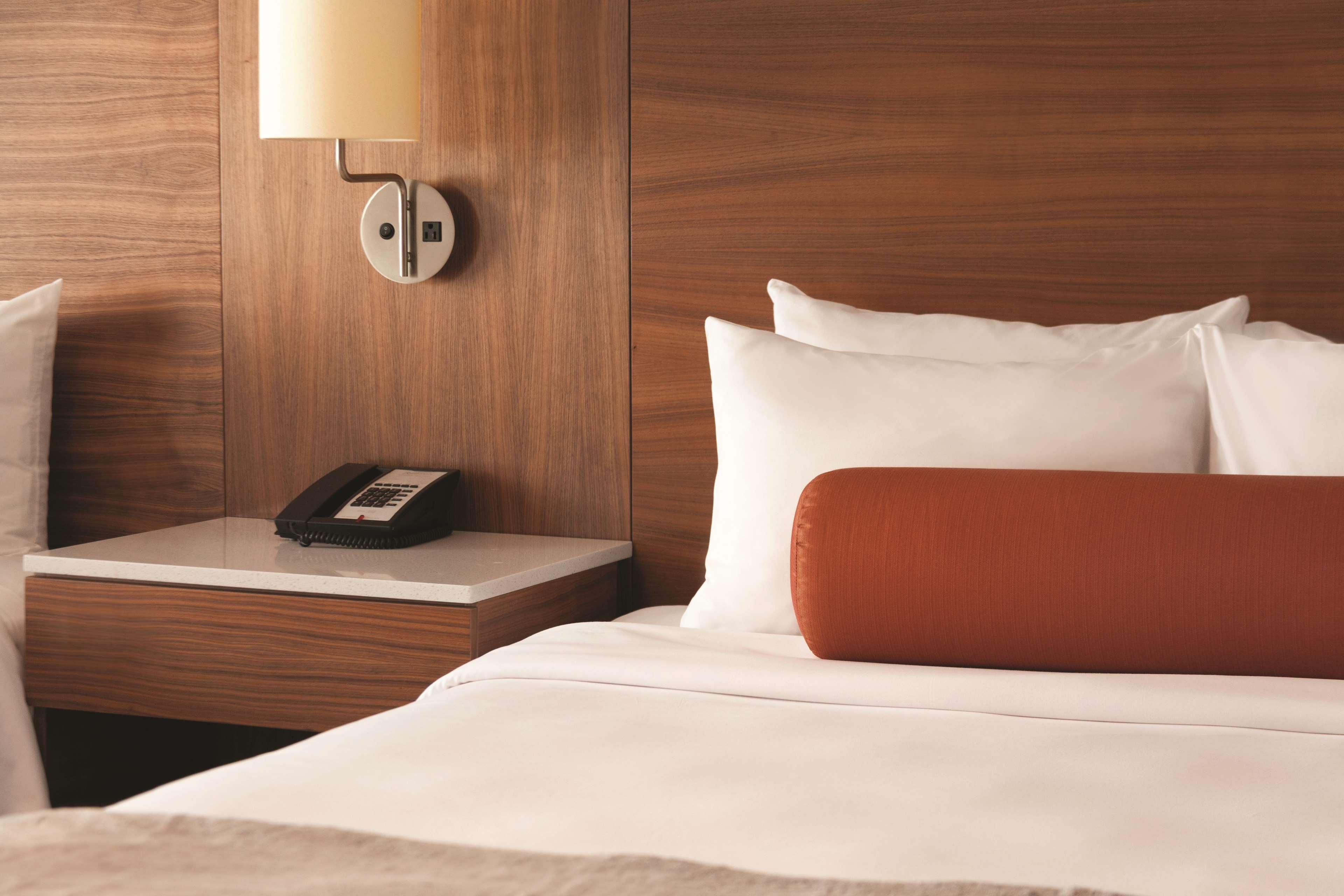 Radisson Hotel & Conference Centre Calgary Airport Esterno foto