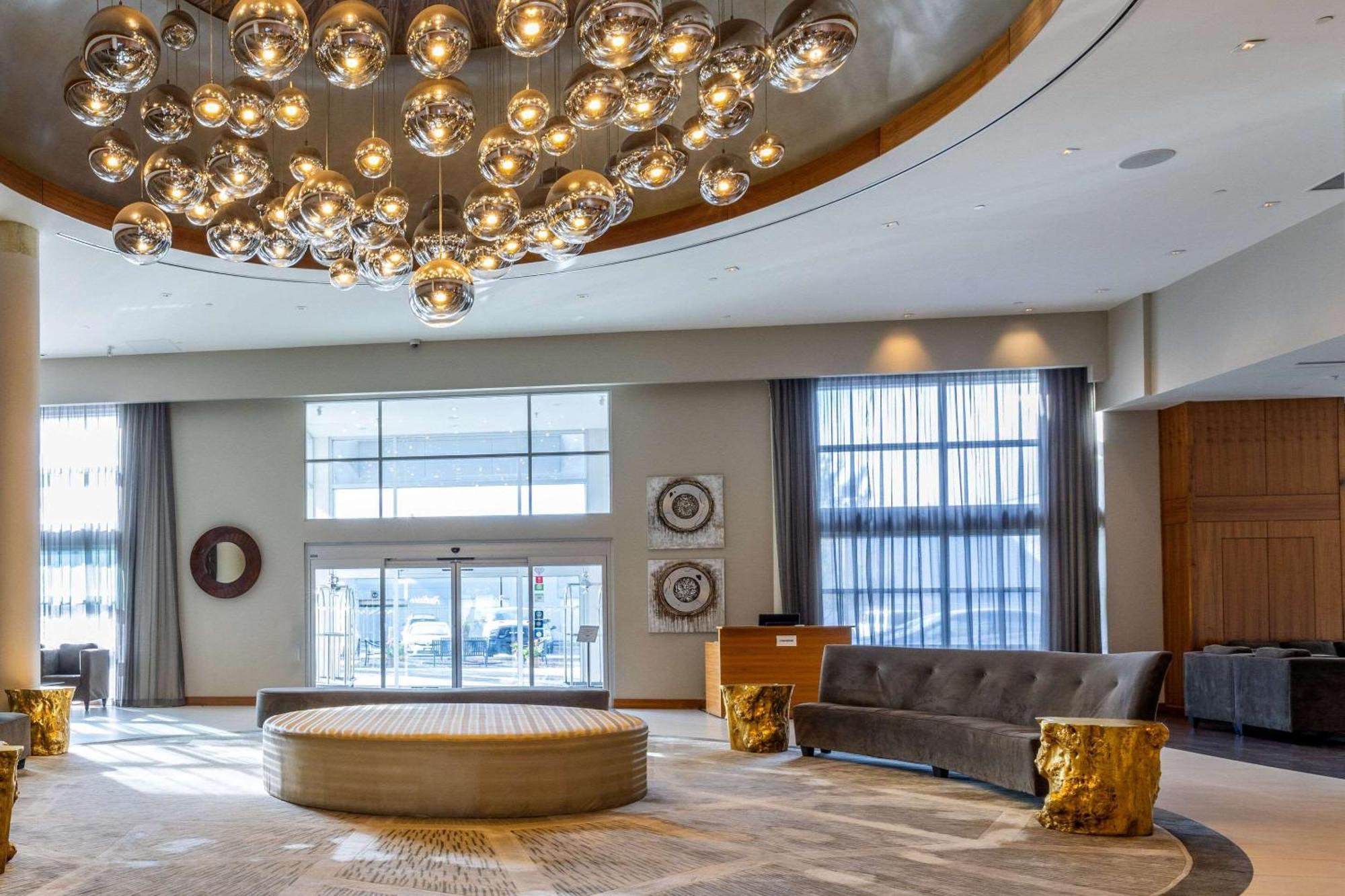Radisson Hotel & Conference Centre Calgary Airport Esterno foto
