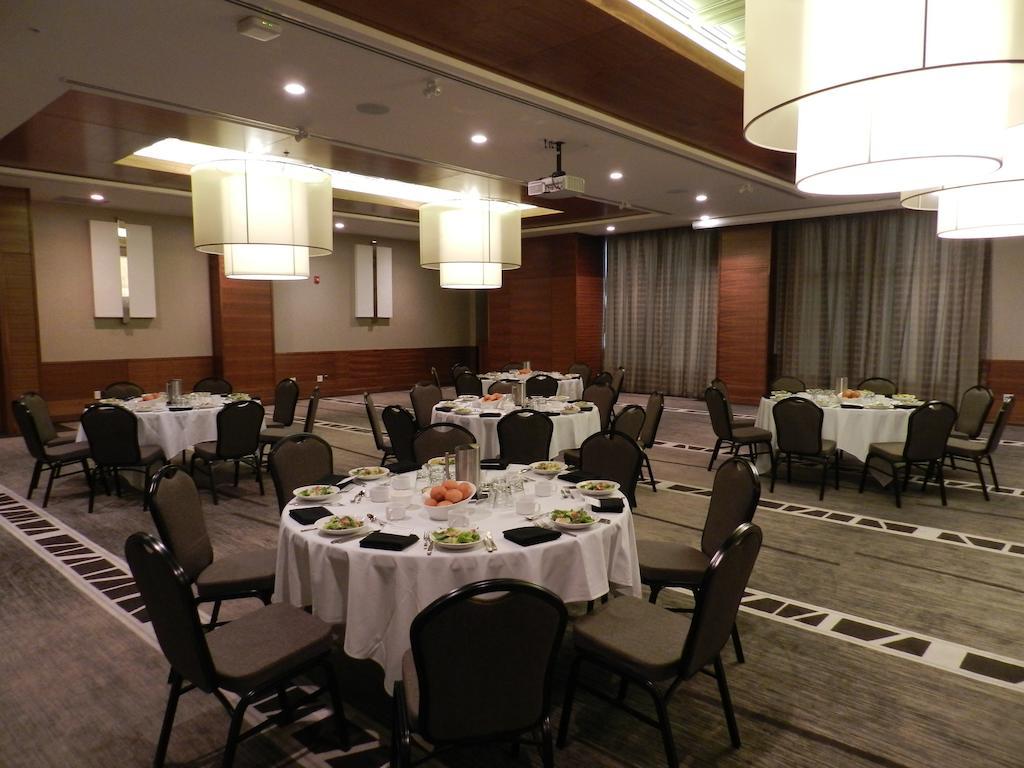 Radisson Hotel & Conference Centre Calgary Airport Esterno foto