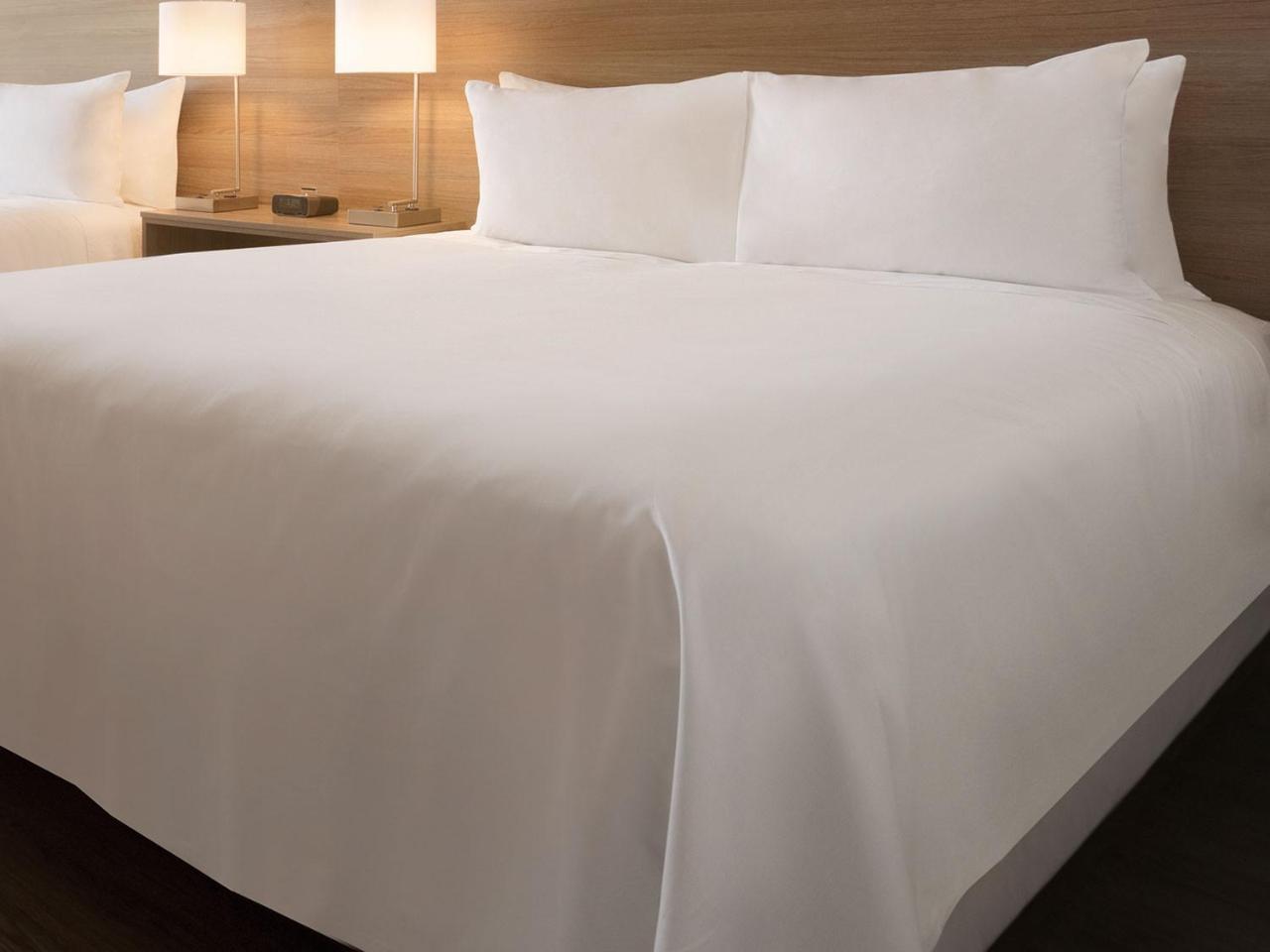 Radisson Hotel & Conference Centre Calgary Airport Esterno foto