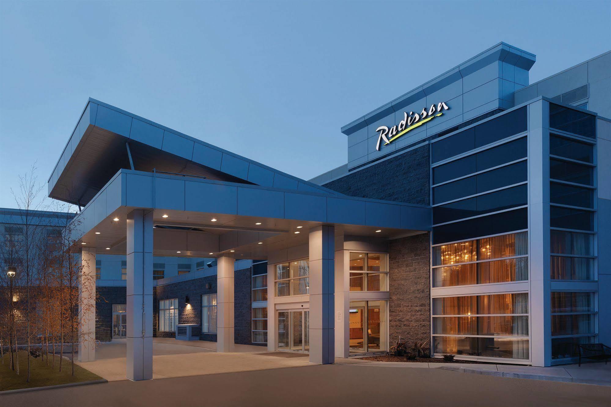 Radisson Hotel & Conference Centre Calgary Airport Esterno foto